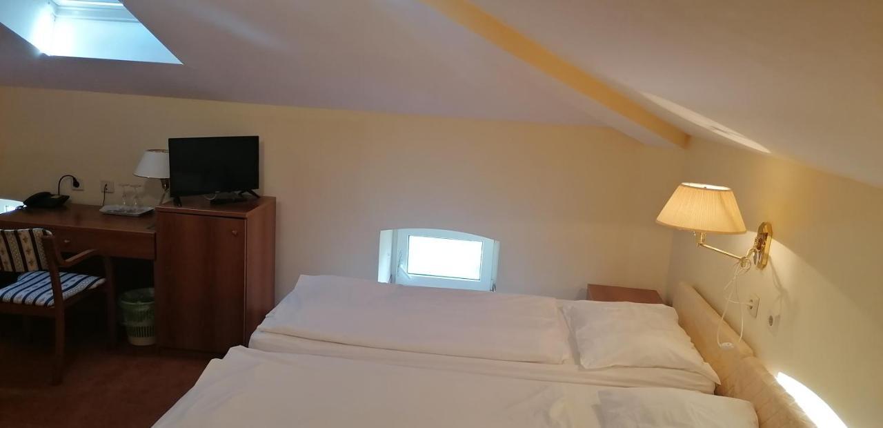 Hotel Vila Ruzica- Glavna Zgrada I Depandanse Crikvenica Luaran gambar