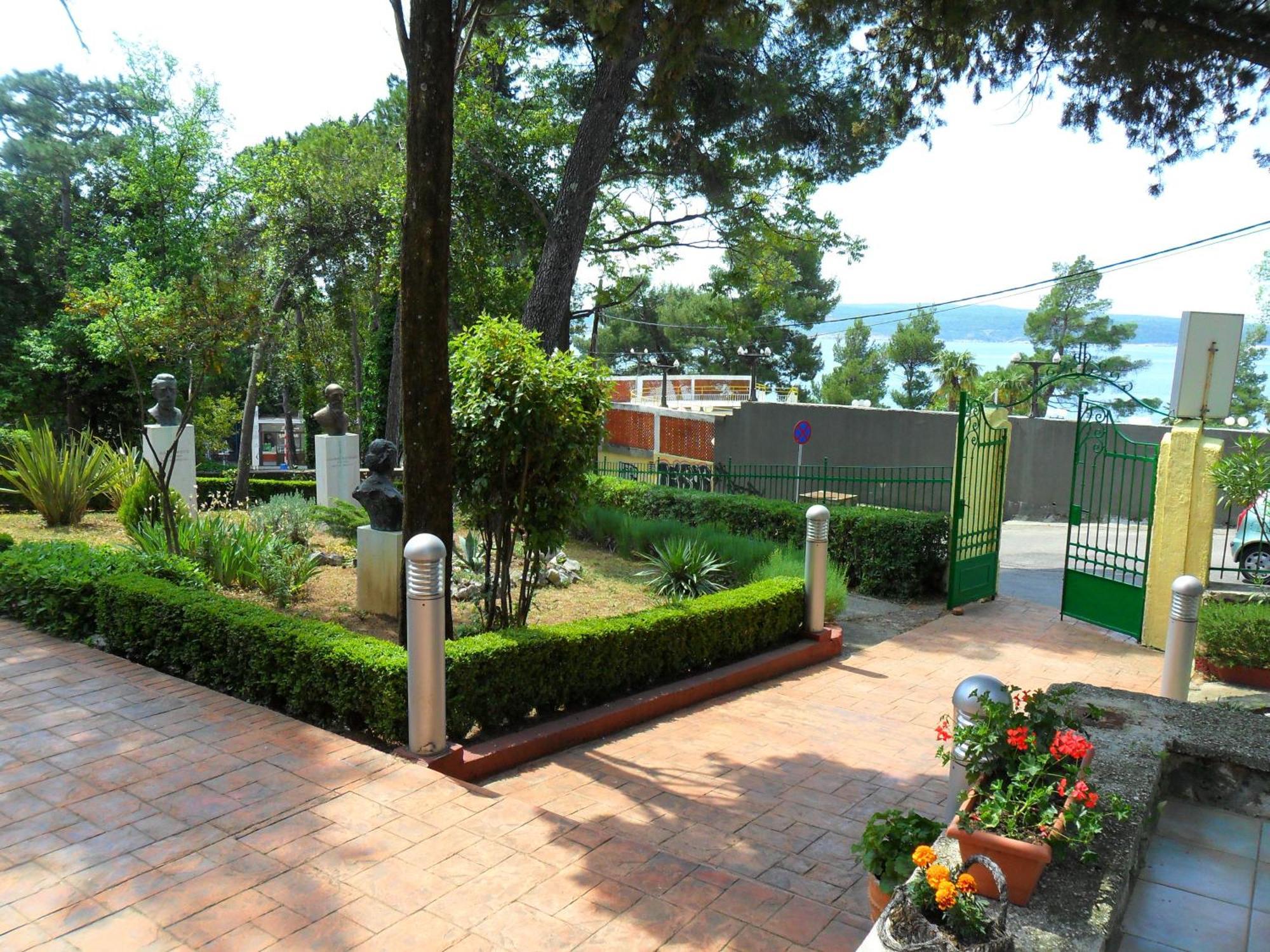 Hotel Vila Ruzica- Glavna Zgrada I Depandanse Crikvenica Luaran gambar