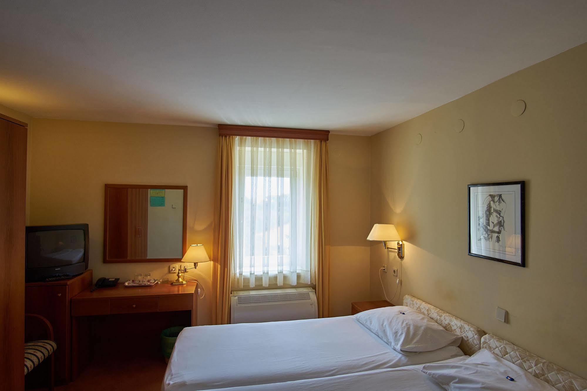Hotel Vila Ruzica- Glavna Zgrada I Depandanse Crikvenica Luaran gambar