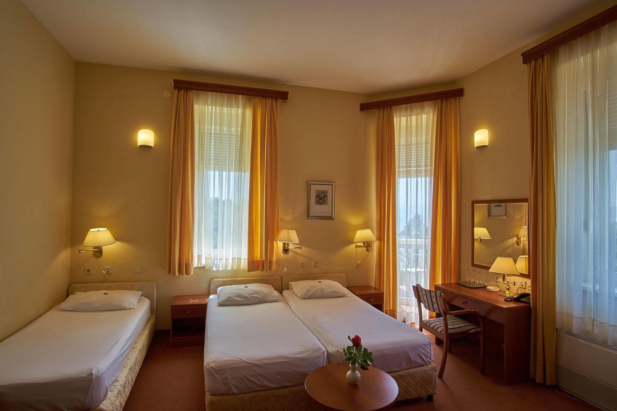 Hotel Vila Ruzica- Glavna Zgrada I Depandanse Crikvenica Luaran gambar